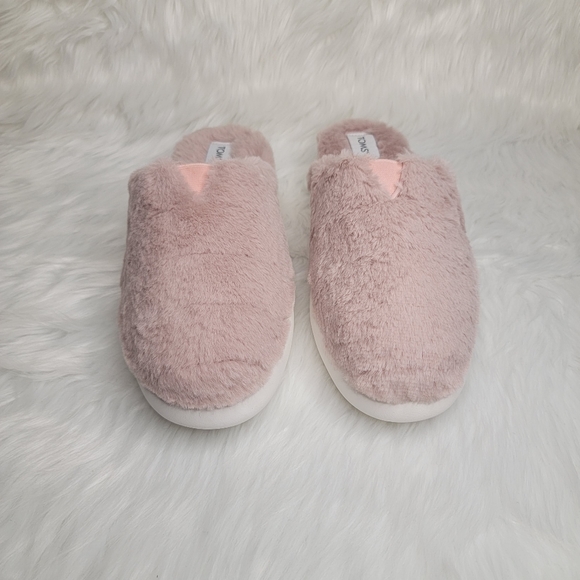 TOMS alpargata mule rose pink faux fur slippers. - Picture 2 of 11